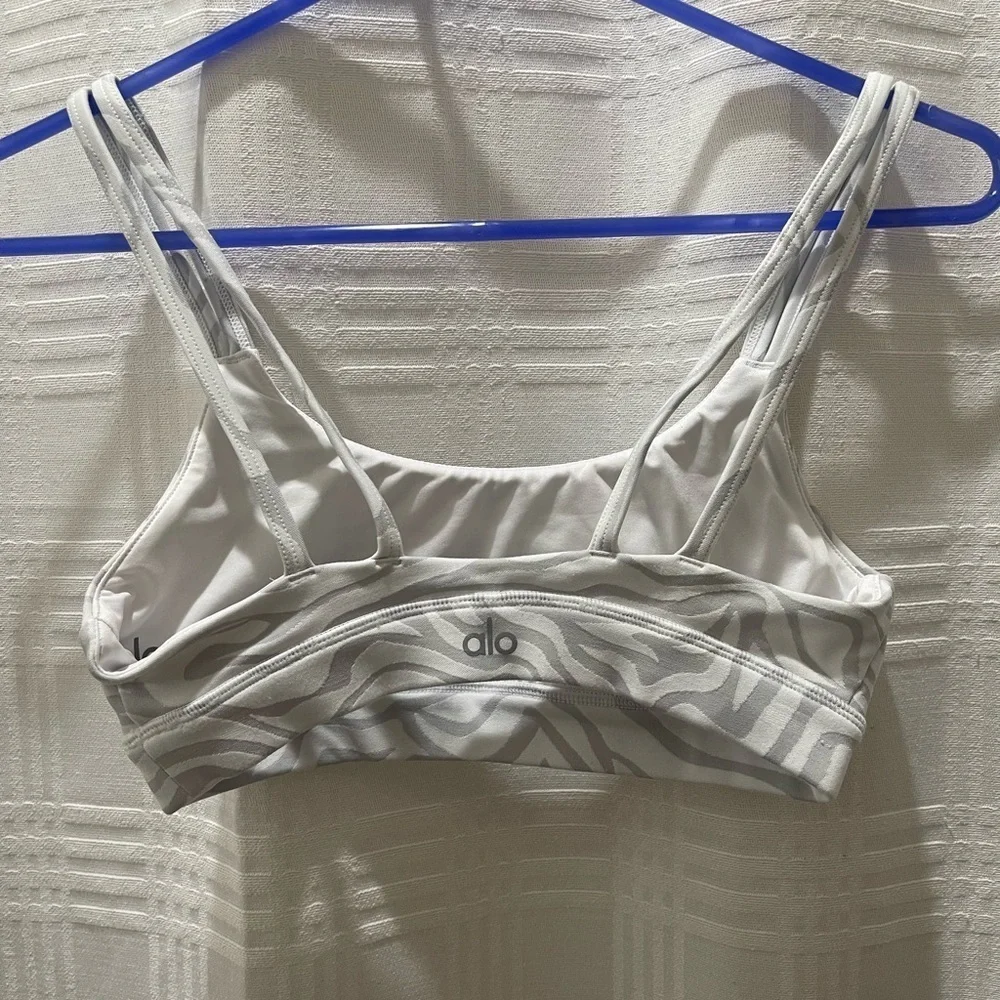 ALO YOGA work it out sports bra white zebra size XS yoga bra workout bra